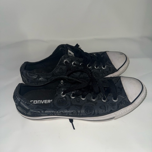 Converse Chuck Taylor Size 9 - Picture 2 of 5